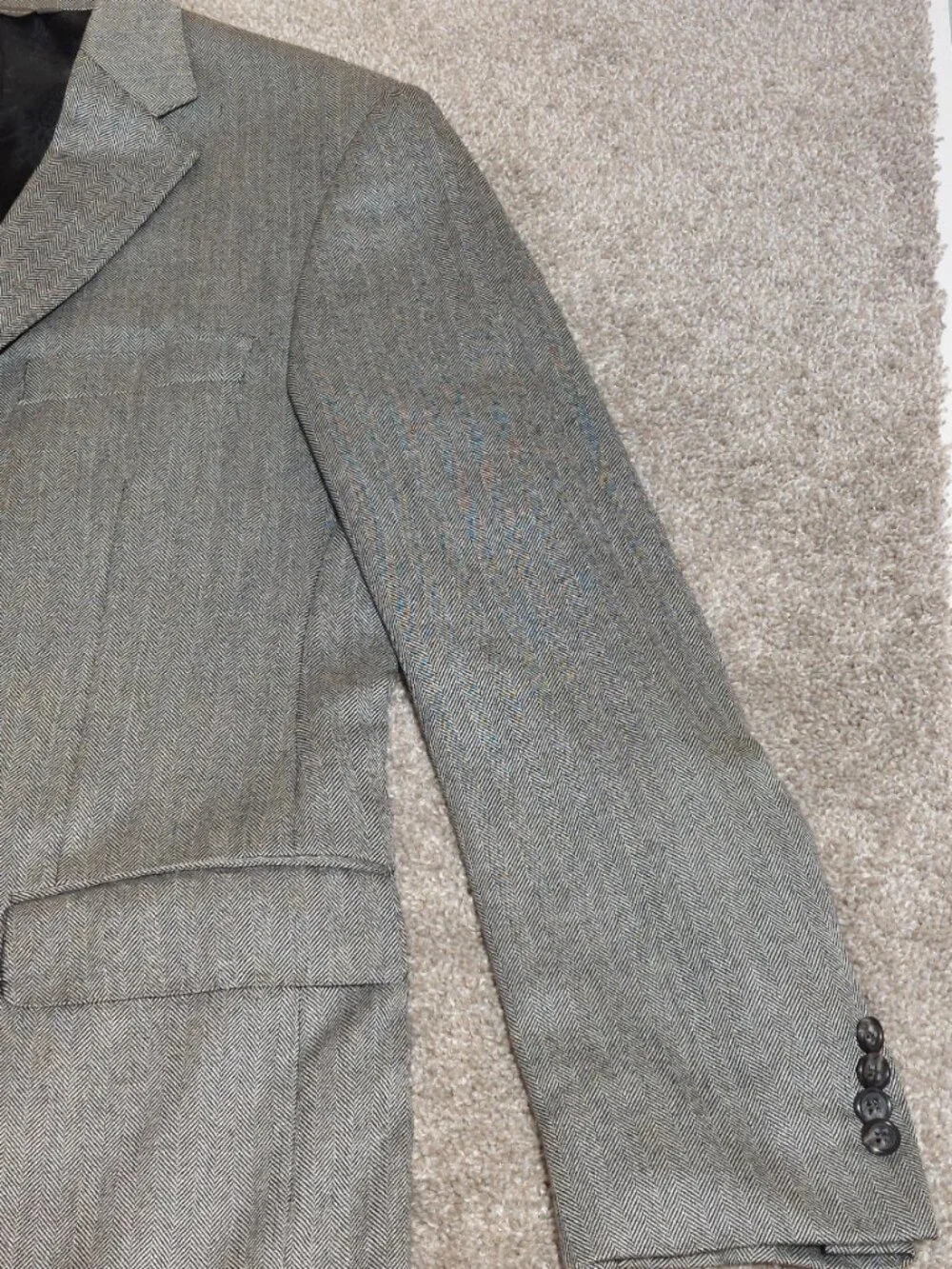 Loro Piana worsted cashmere Grey herringbone blazer Size 40R See Measurements